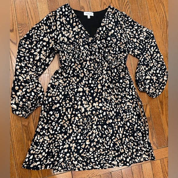 Gilli Dresses & Skirts - Gilli Black Dress with White and Tan Floral Pattern